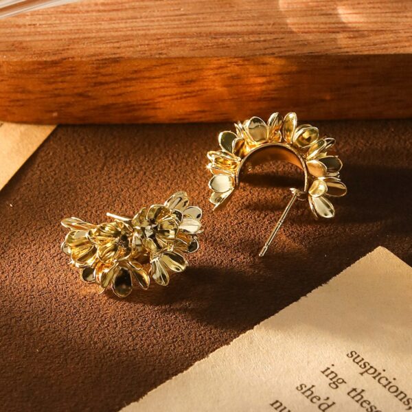 Wholesale Vintage Metal C Hoop Flower Earrings