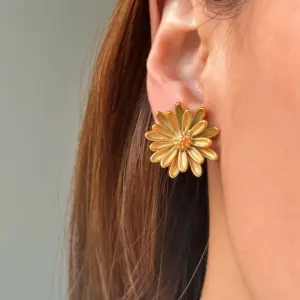 Wholesale 1 Pair Vintage Style Sweet Commute Flower Plating 304 Stainless Steel 18K Gold Plated Ear Studs