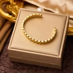 Z046 Open Diamond Bracelet Gold