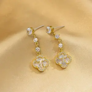 Golden Real Shell Four Leaf Clover Ear Stud