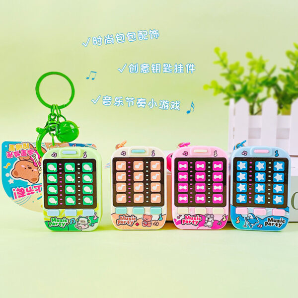 Wholesale Creative cartoon small animal dancing rhythm machine key chain cute bag pendant car key chain gift