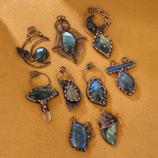 Wholesale A Variety of European and American Retro Style Natural Labradorite Original Design Bronze Sweater Chain Pendant Shape Random