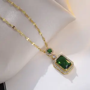 X0004 Emerald Necklace Gold