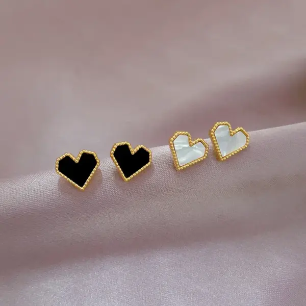 PVD Coated Real Gold Plated Heart Shape Titanium Steel Casual Simple Style Waterproof Non Tarnish Ear Studs