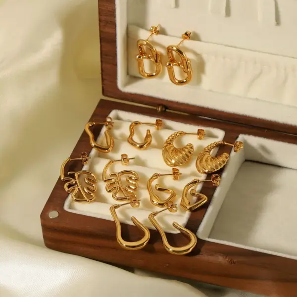 Wholesale PVD Coated Real Gold Plated 18K Gold Leaves Solid Color 304 Stainless Steel Simple Style Waterproof Non Tarnish Ear Studs