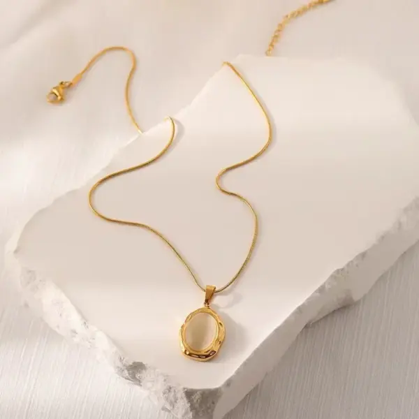 Wholesale 304 Stainless Steel Oval PVD Coated Cat's Eye Stone 18K Real Gold Plated Retro Waterproof Non Tarnish Inlay Pendant Necklace