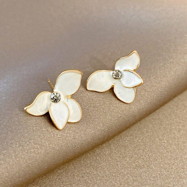 Wholesale S925 Silver Needle Leaf Rose Fresh Flower Earrings Four-leaf Clover All-match Elegant Pearl Earrings Internet Celebrity Earrings