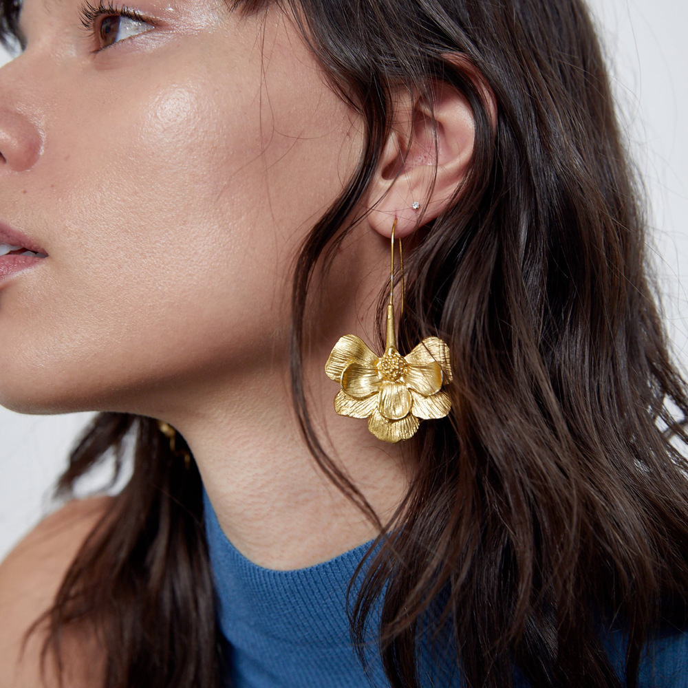 Wholesale ZA with European and American exaerated New Fashion long flower ear hook earop simple golden temperament earrings earrings for women