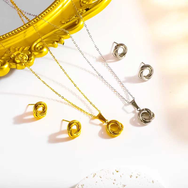 Wholesale 304 Stainless Steel Round Ion Plating (IP) 18K Real Gold Plated Simple Style Roman Style Waterproof Non Tarnish Jewelry Set