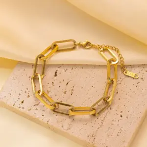 Qye36 Cross Chain Bracelet / Gold