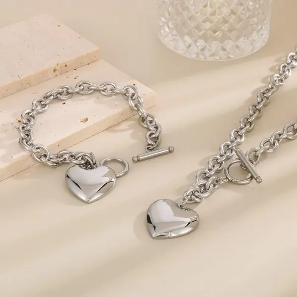 Wholesale PVD Coated 18K Gold Plated Heart Shape Stainless Steel Simple Style Waterproof Non Tarnish Bracelets Necklace