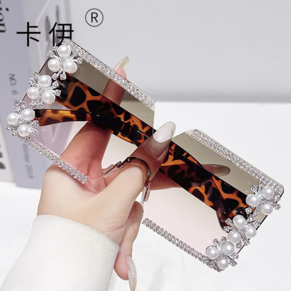 Wholesale New frameless generous frame personalized party sunglasses INS cross-border wholesale diamond sunglasses sunglasses