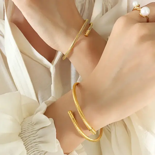 Wholesale Water Plating Solid Color Stainless Steel Titanium Steel Fashion Bangle