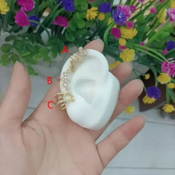 Wholesale 1 Pair/Package Modern Style Simple Style Circle Polishing Plating Copper Zircon Ear Cuffs