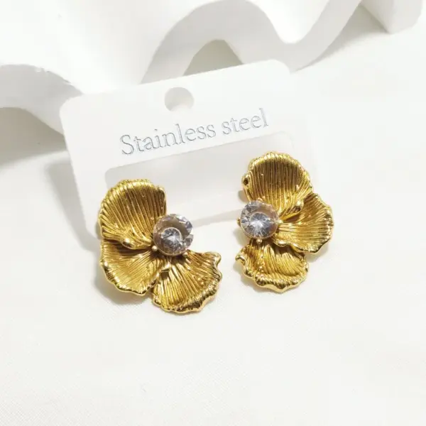 Wholesale 18K Gold Plated 304 Stainless Steel Ion Plating (IP) Flower Waterproof Non Tarnish Elegant Retro Ear Studs For Women's