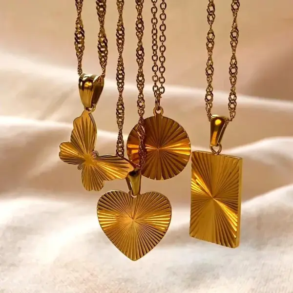 Wholesale PVD Coated Real Gold Plated Heart Stainless Steel Titanium Steel Simple Style Waterproof Non Tarnish 304 Stainless Steel Pendant Necklace