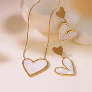 Wholesale 304 Stainless Steel Plastic Heart Shape Ion Plating (IP) Acrylic 18K Gold Plated Elegant Sweet Waterproof Non Tarnish Inlay White Gold Black Earrings Necklace Jewelry Set