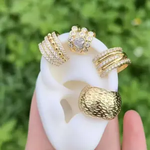 Wholesale 1 Pair/Package Modern Style Simple Style C Shape Round Heart Shape Polishing Inlay Copper Zircon 18K Gold Plated Ear Cuffs