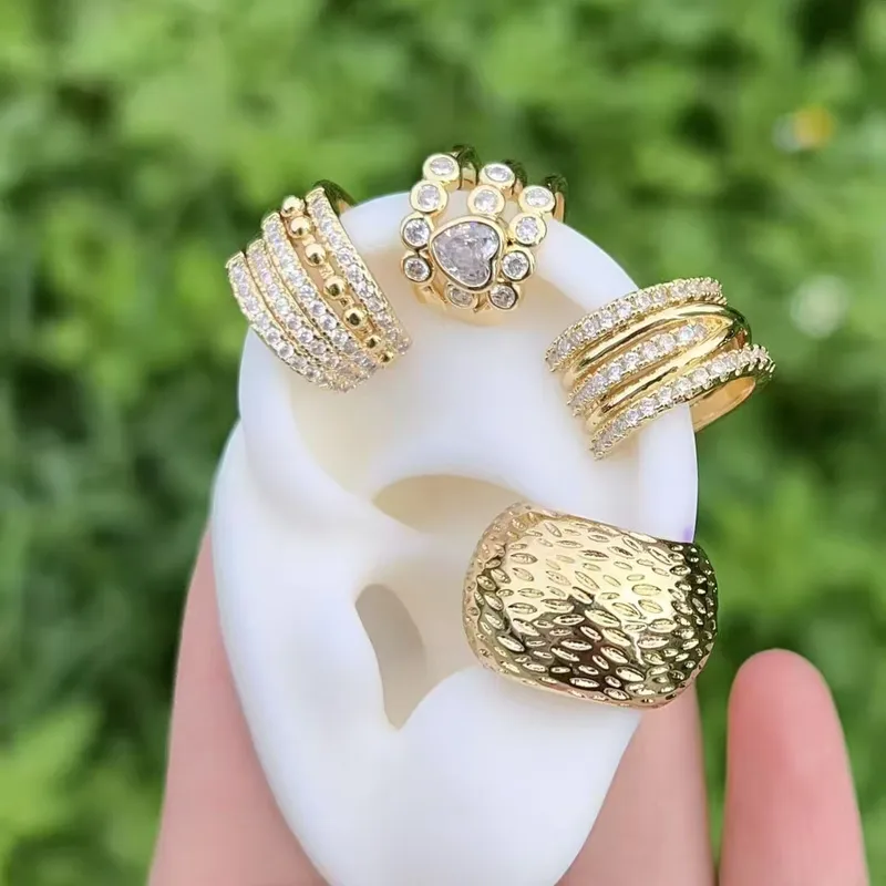 Wholesale 1 Pair/Package Modern Style Simple Style C Shape Round Heart Shape Polishing Inlay Copper Zircon 18K Gold Plated Ear Cuffs