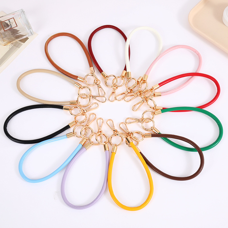 Wholesale Hot New 6mm Leather Rope Keychain Pendant Fashion All-match Leather Rope Short Wrist Rope Mobile Phone Hanging Chain