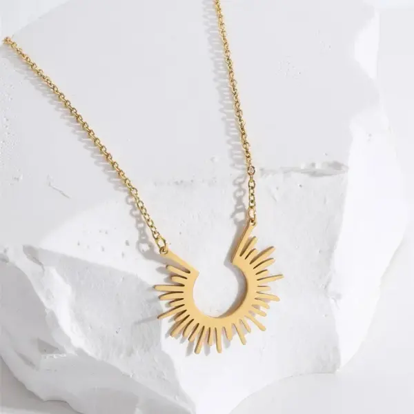 Wholesale 201 Stainless Steel 304 Stainless Steel Ferroalloy Sun Electroplating Vacuum Plating Real Gold Plated Vintage Style Simple Style Classic Style Waterproof Non Tarnish Plating Gold Pendant Necklace