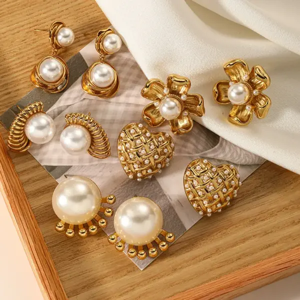 Wholesale 1 Pair Retro Classic Style Flower Plating Titanium Steel Drop Earrings Ear Studs