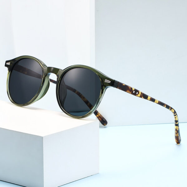 Wholesale Small Round Frame Internet Celebrity Sunglasses for Men and Women, Outdoor Driving Glasses, Anti-Uv and Sun Protection Sunglasses