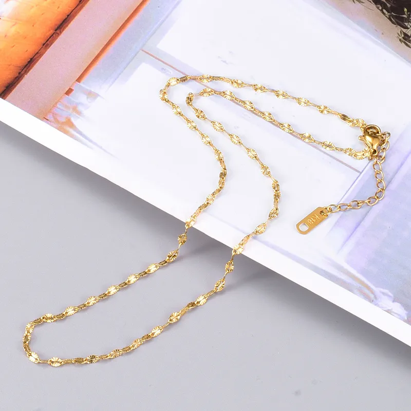 Wholesale PVD Coated Real Gold Plated 18K Gold Heart 304 Stainless Steel Titanium Steel Waterproof Non Tarnish 304 Stainless Steel Titanium Steel Neck