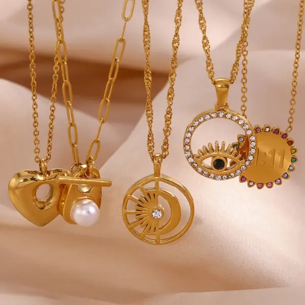 Wholesale 304 Stainless Steel Devil'S Eye Moon Heart Shape PVD Coated Rhinestones 18K Real Gold Plated Simple Style Classic Style Waterproof Non Tarnish Plating Inlay Cable Chain Gold Pendant Necklace