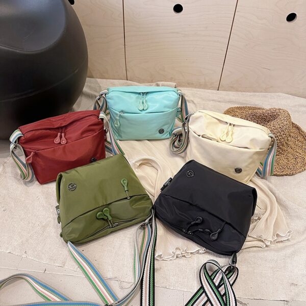 Wholesale Lightweight Sports Travel Small Crossbody Bag Women's Oxford Cloth Shoulder Bag All-match Casual Fashion Mobile Phone Bag Dumpling Bag