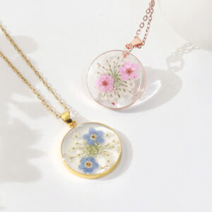 Wholesale Aiwei new rose gold forget-me-not pendant real flower dried flower jewelry transparent resin crafts high-grade necklace