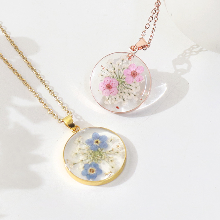 Wholesale Aiwei new rose gold forget-me-not pendant real flower ied flower jewelry transparent resin crafts high-grade necklace