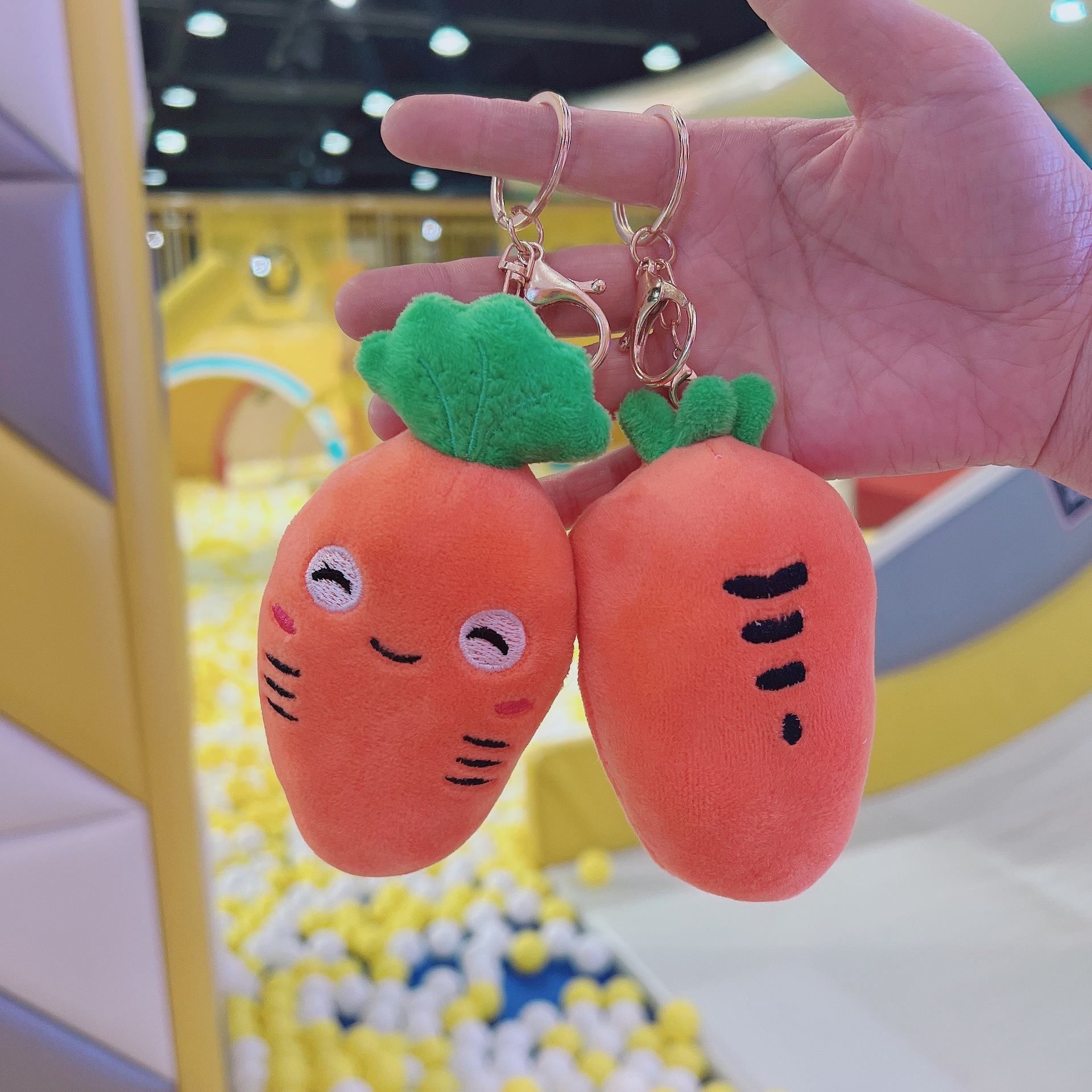 Wholesale Cute cartoon simulation radish pendant ft and vegetable plush doll bag keychain Doll Doll