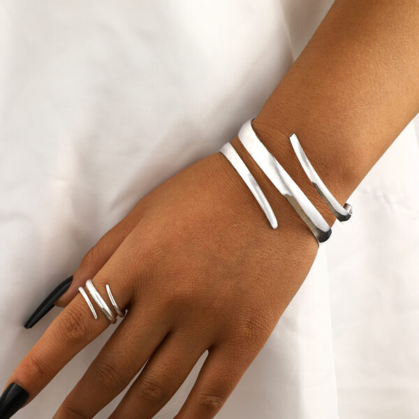 Wholesale European and American Fashion Hot Cross-border High-end Sense Women's Line Hollow Water Drop Ring Bracelet suit Personality Women's Handwear