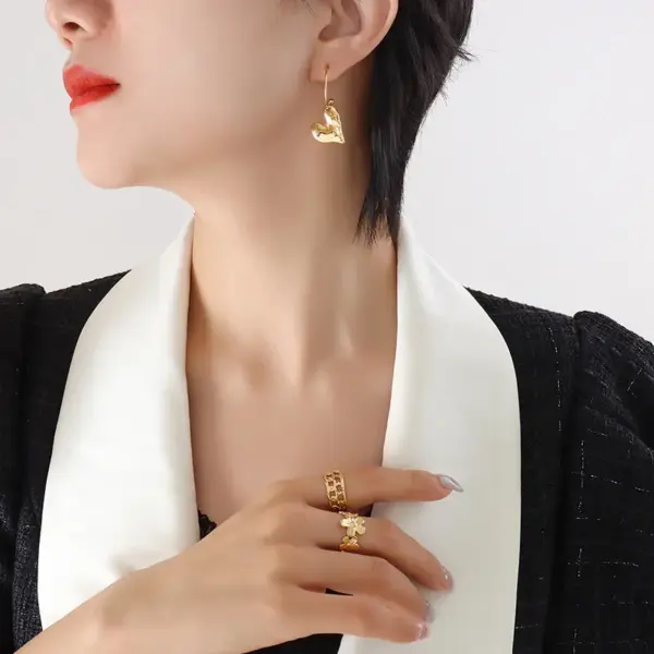 Wholesale PVD Coated Real Gold Plated 18K Gold Heart Shape 304 Stainless Steel Fashion Waterproof Non Tarnish Earrings