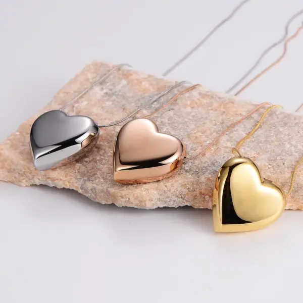 PVD Coated 18K Gold Plated Heart Shape Stainless Steel Simple Style Waterproof Non Tarnish 304 Stainless Steel Pendant Necklace