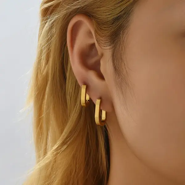 Wholesale 201 Stainless Steel Oval PVD Coated 18K Real Gold Plated Simple Style Plating Gold Earrings