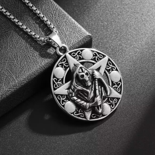 Wholesale Cross-border European and American Personality Death Round Brand Stainless Steel Necklace Men's Hip-hop Creative Five-pointed Star Skull Death Pendant