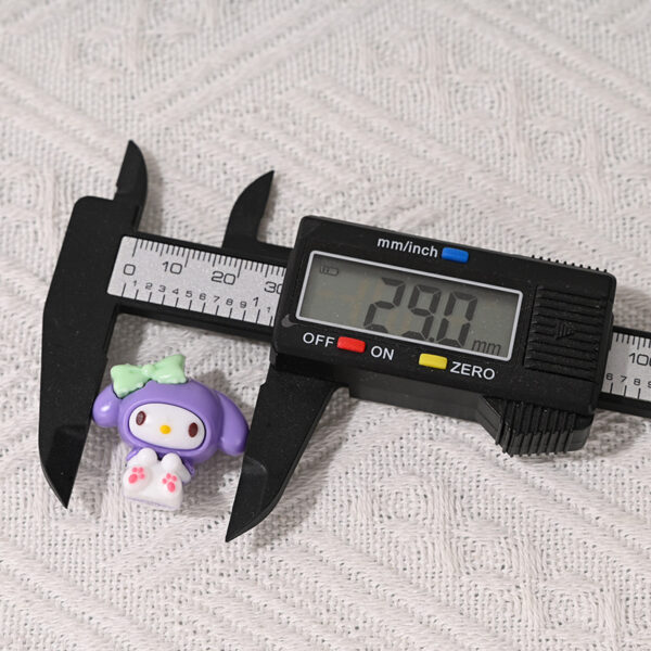 Wholesale Cartoon sitting posture through-hole rubber beads OLY Exclusive