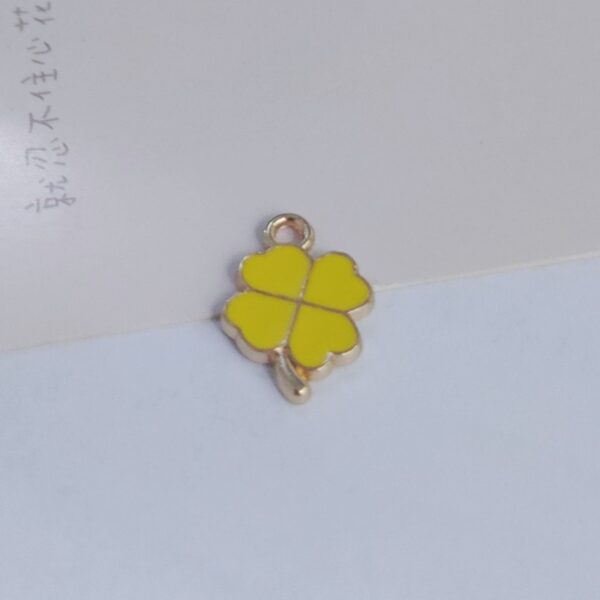 Wholesale Lucky Four-leaf Clover Oil Dropping Alloy Charms