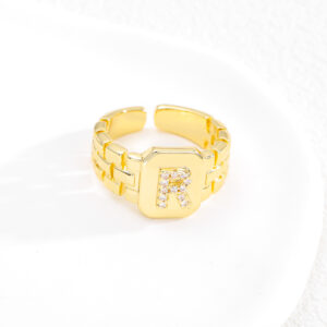 R / The opening is adjustable