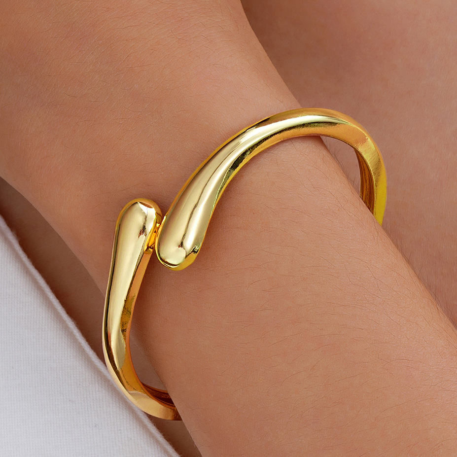 Wholesale Cross-border European and American Fashion Water op Streamline Exaerated Bracelet Metallic Glazed Face Hug Spring Opening Bracelet