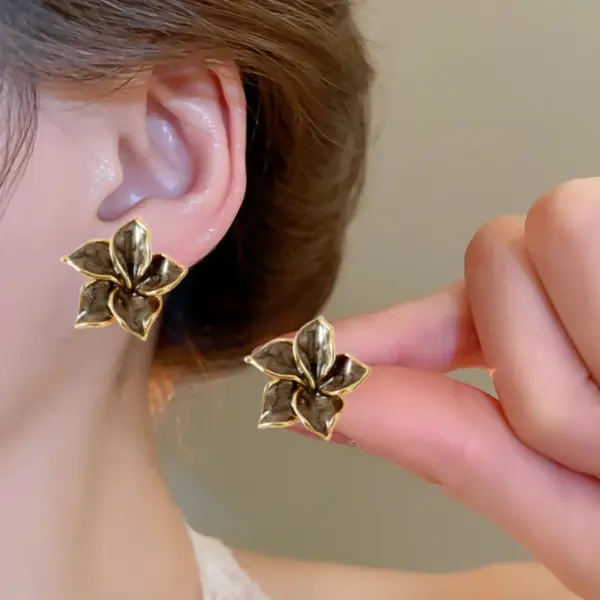 Wholesale Autumn Winter Color Matching Small Fragrance Style Wine Red 304 Stainless Steel Flower Stud Earrings Oil Drop Temperament Milk Tea Color Warm Winter Earrings Gift Option