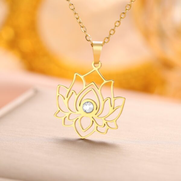 Wholesale Water Drop Lotus Necklace Ladies Stainless Steel Fashion Casual Pendant Niche Design Trend Necklace