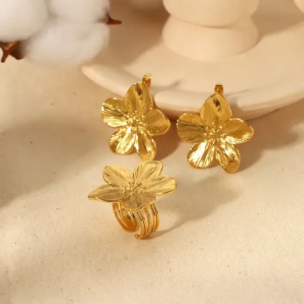 304 Stainless Steel Flower PVD Coated Stone-Free Real Gold Plated Retro Waterproof Non Tarnish Plating Gold Rings Earrings