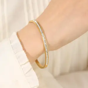 Wholesale Simple Style Solid Color Titanium Steel Inlay Zircon Bangle