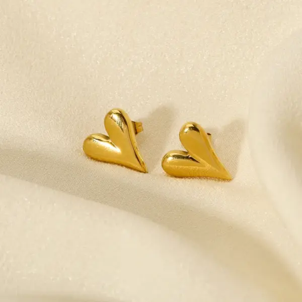 Wholesale PVD Coated Real Gold Plated 18K Gold Heart Shape 304 Stainless Steel Novelty Commute Waterproof Non Tarnish Ear Studs