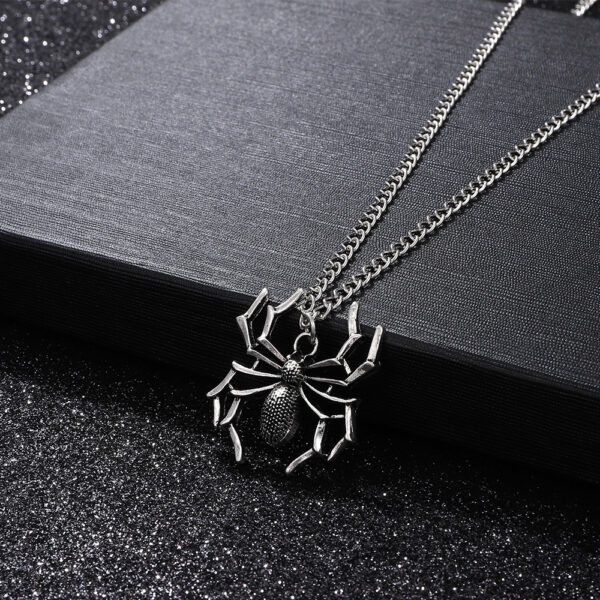 Wholesale Europe and the United States cross-border jewelry simple spider pendant street punk three-dimensional insect necklace personality necklace