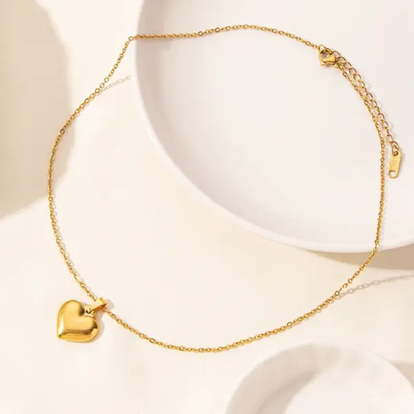 Wholesale PVD Coated Real Gold Plated 18K Gold Heart Shape 304 Stainless Steel Elegant Cute Waterproof Non Tarnish Pendant Necklace