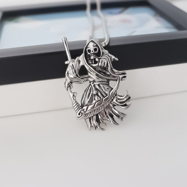 Wholesale European and American domineering skull death pendant vintage Halloween men's necklace street popular hip hop style sweater chain